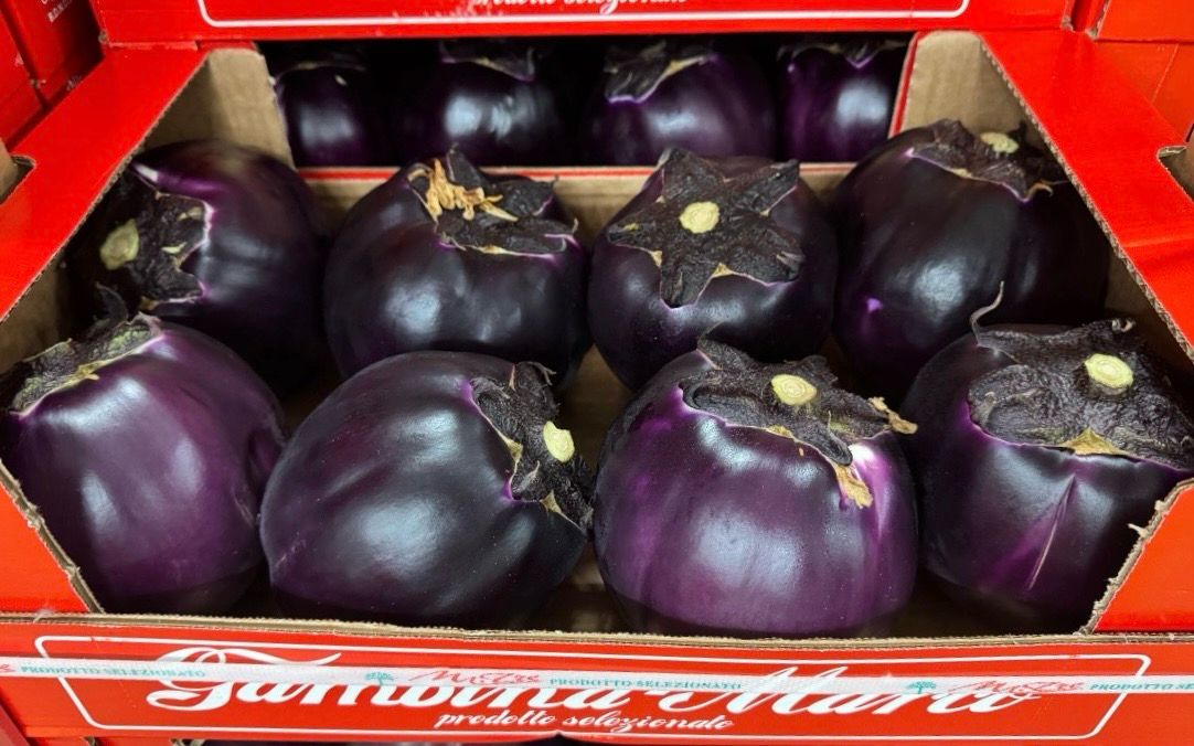 FRESH VEGETABLES AUBERGINE PALE £2.81 AL KG (APPROX 6.3 KG) - ONLY LONDON AREA