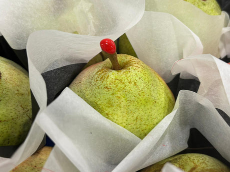 FRESH FRUITS PEAR COMICE WAX TIP 14 £4.75 AL KG (APPROX 4.5 KG) - ONLY LONDON AREA
